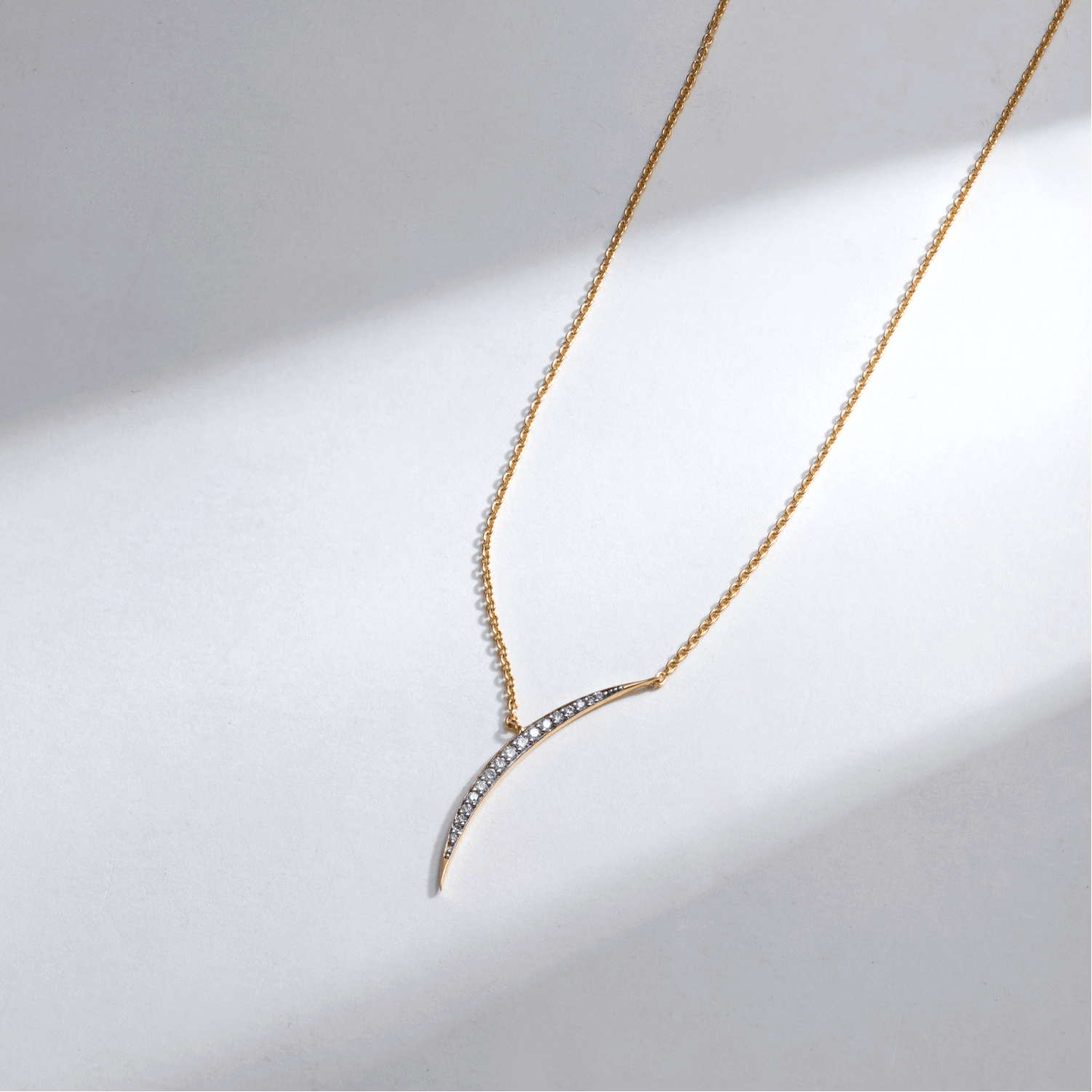 Arch Necklace