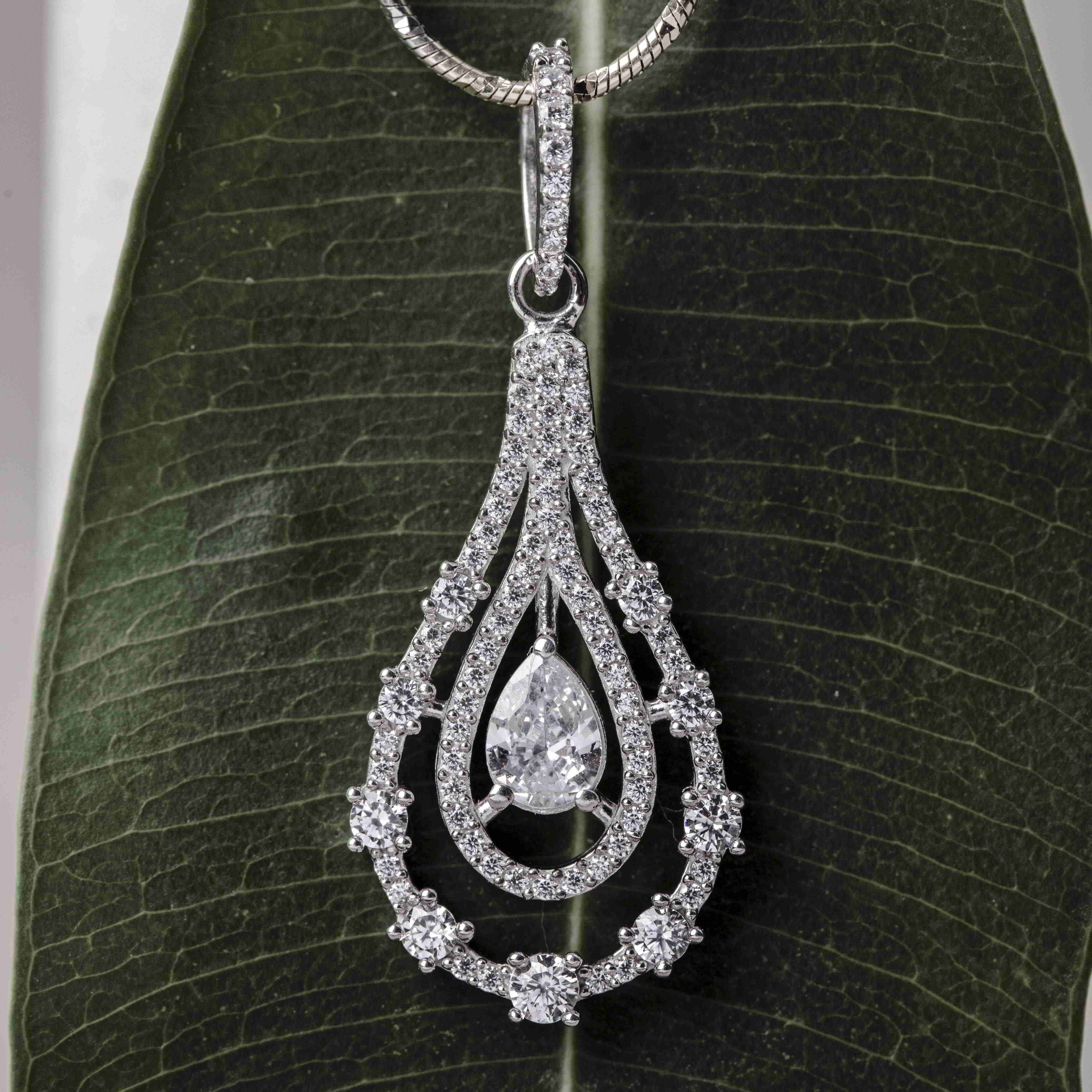 Gleaming Dew Pendant