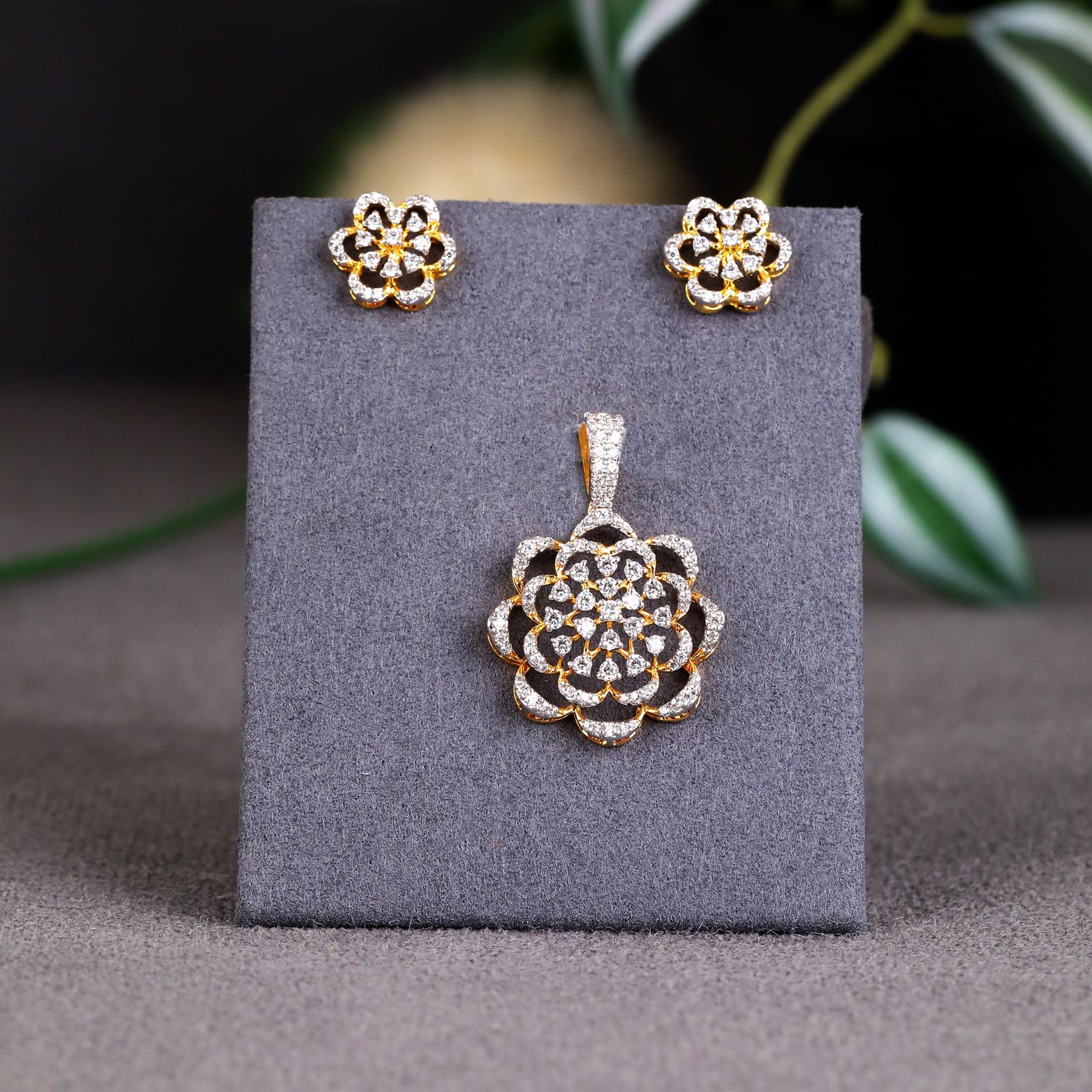 Floret Pendant Set