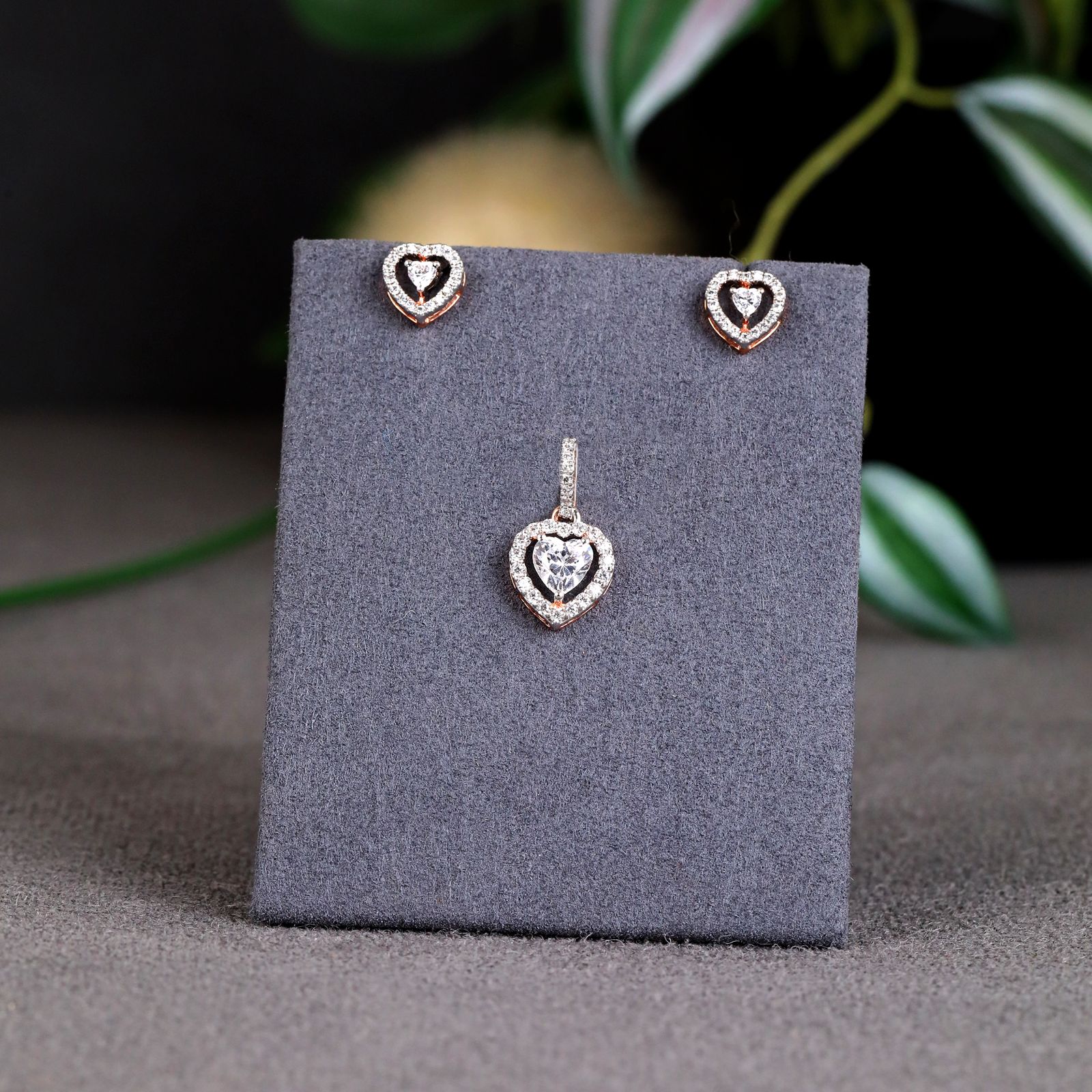 Halo Heart Pendant Set