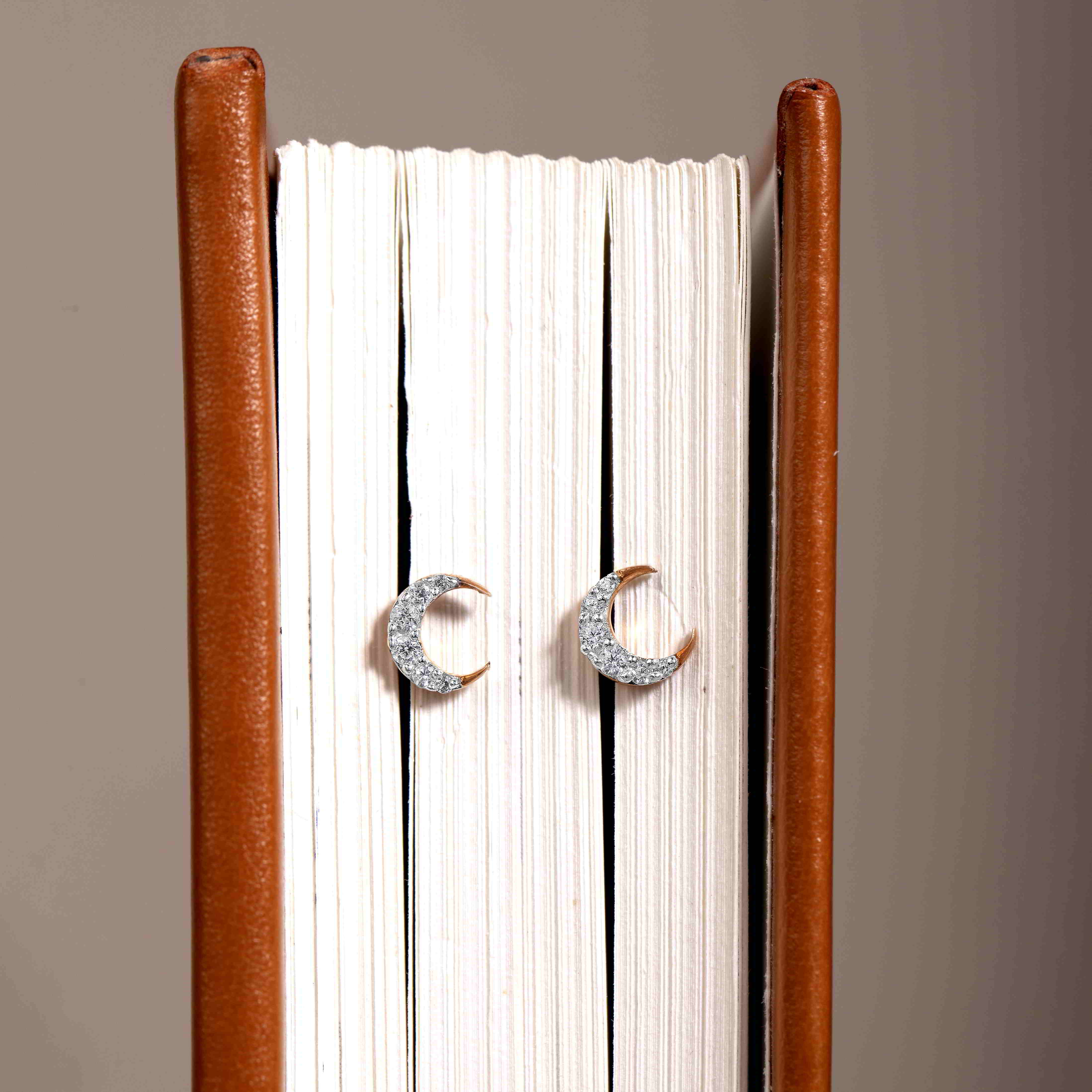 Crescent Moon Stud