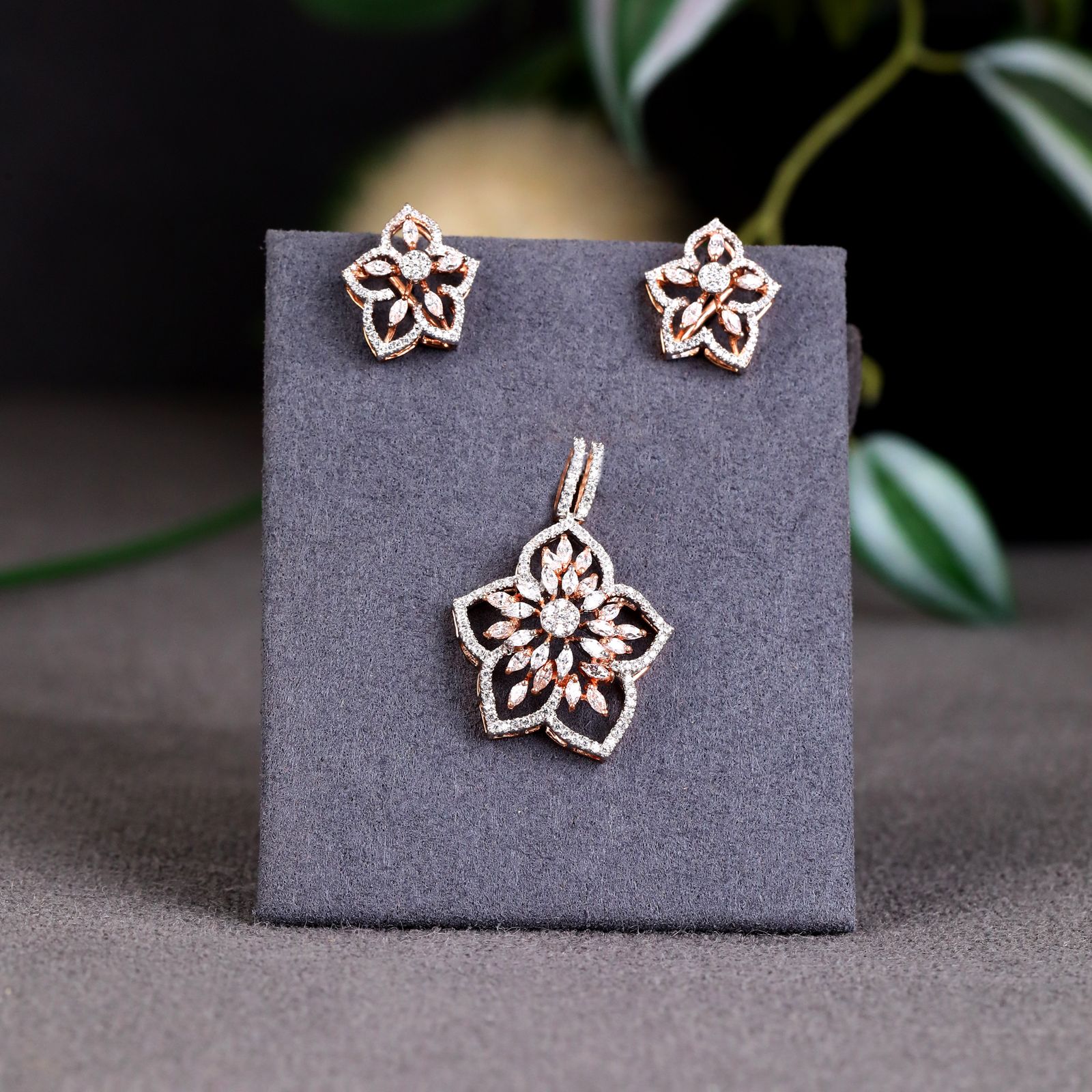 Fleto Petal Pendant Set