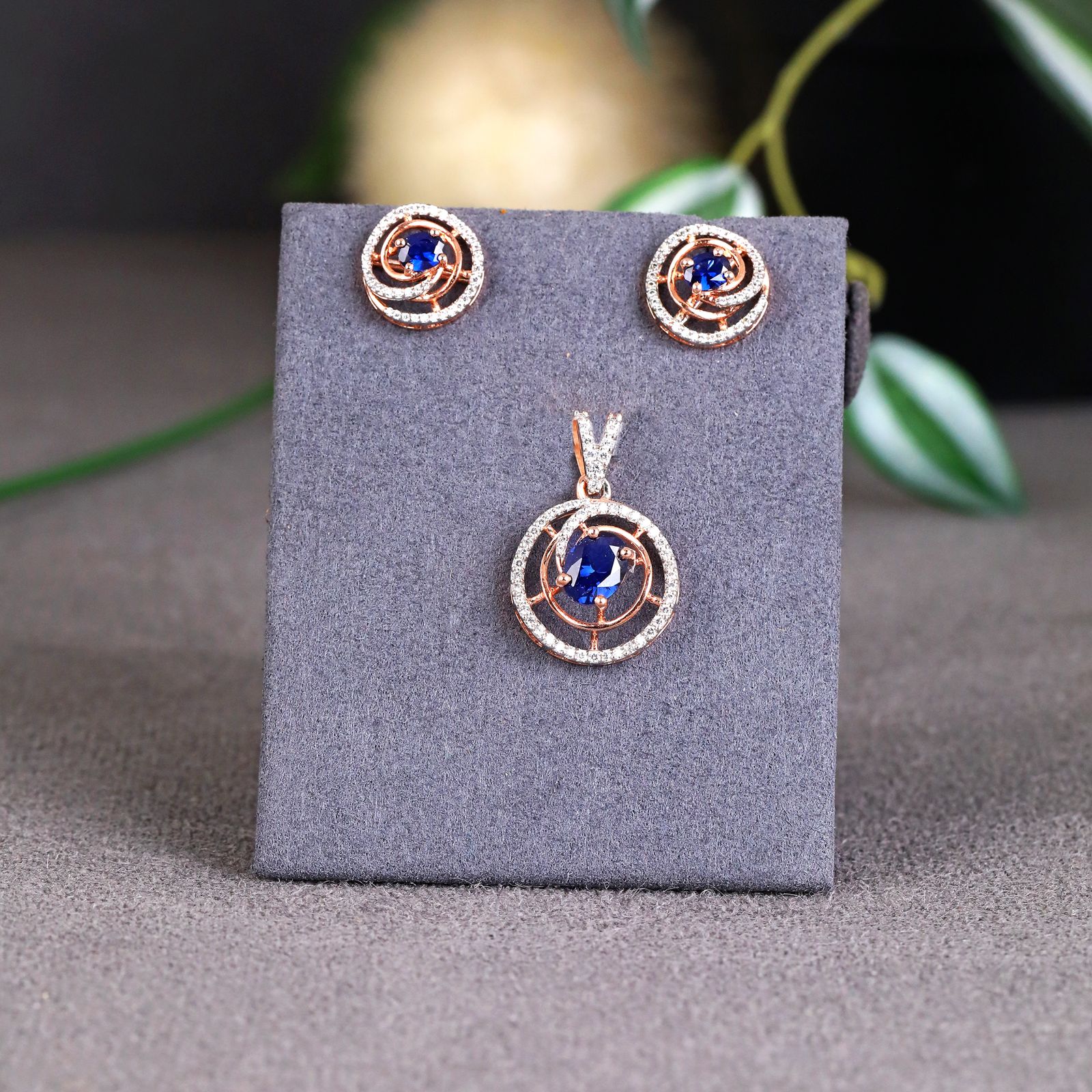 Blue Crot Pendant Set
