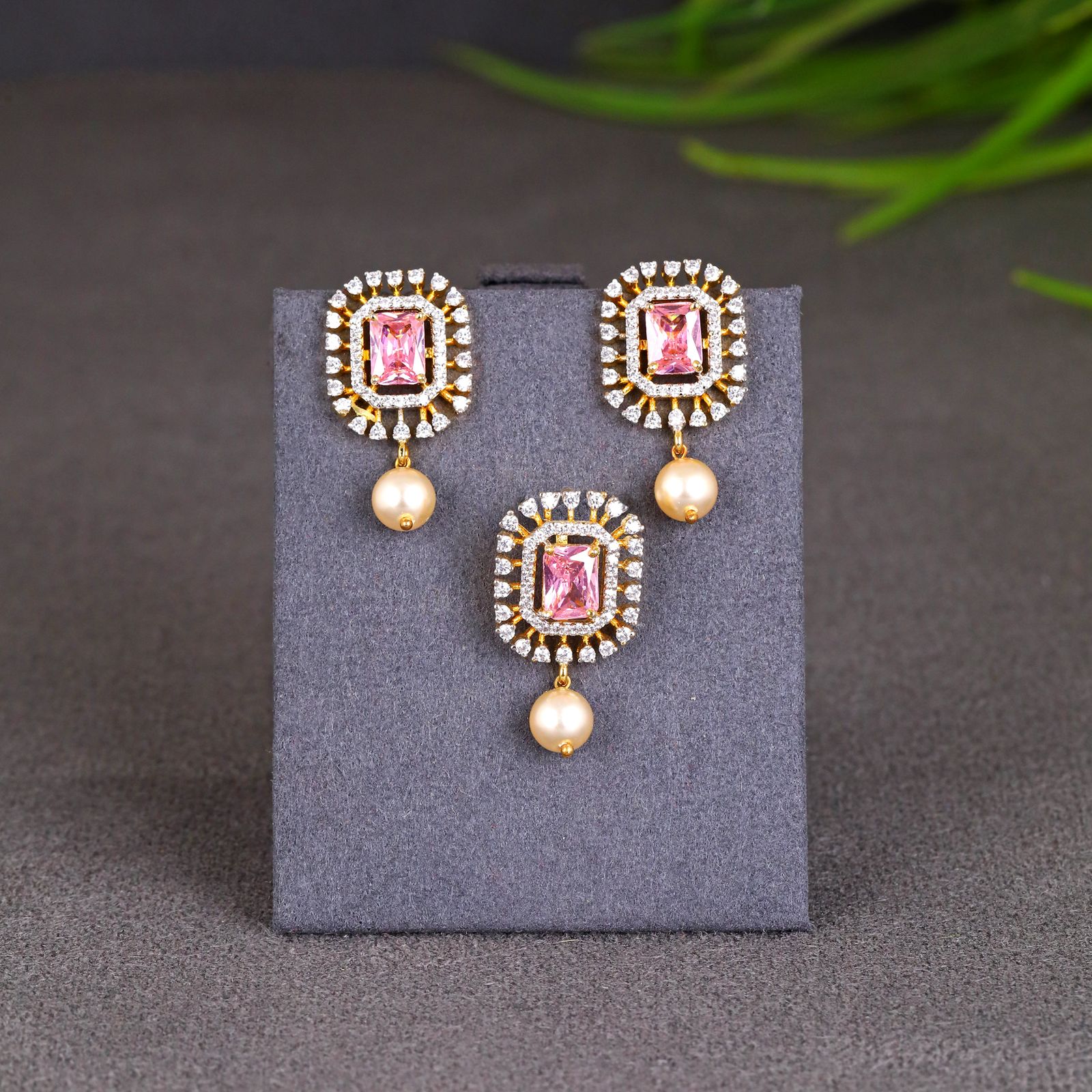 Pearl Proqet Pendant Set