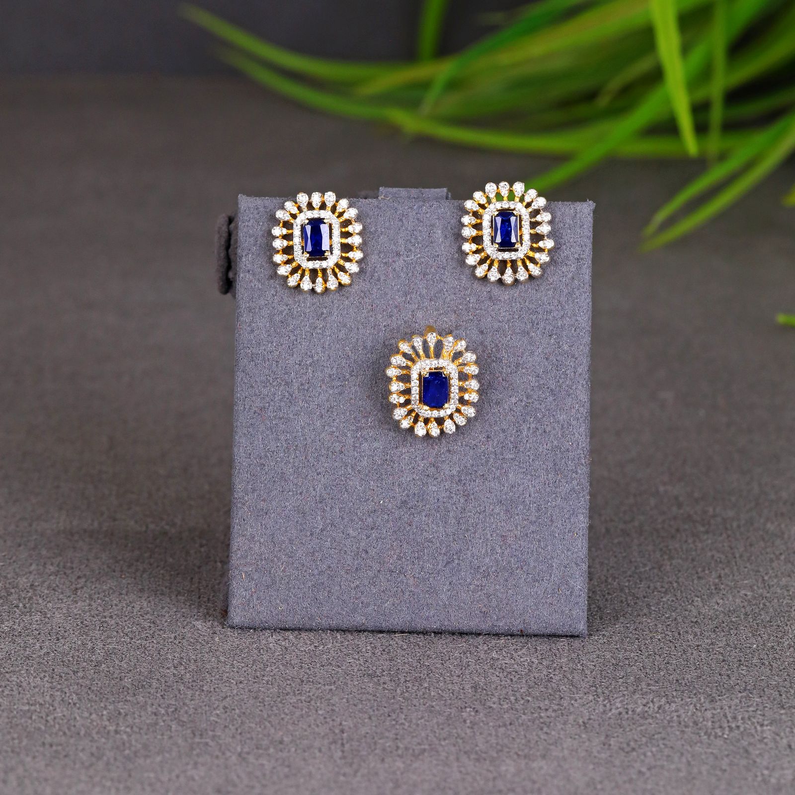 Proqet Blue Sapphire Pendant Set